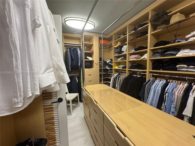 11113 Biscayne Blvd 558, Miami, FL 33181