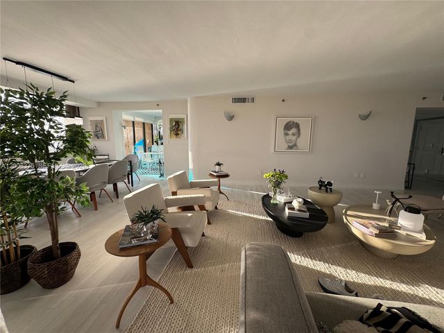11113 Biscayne Blvd 558, Miami, FL 33181