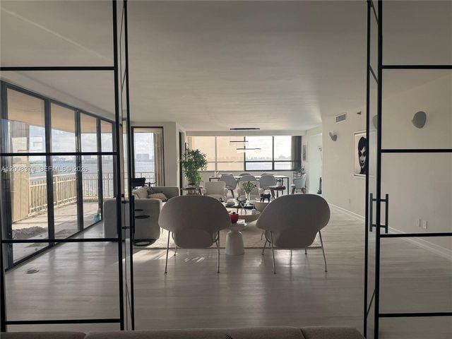 11113 Biscayne Blvd 558, Miami, FL 33181