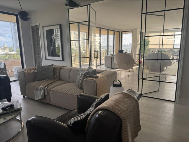 11113 Biscayne Blvd 558, Miami, FL 33181