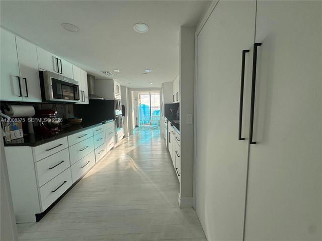 11113 Biscayne Blvd 558, Miami, FL 33181