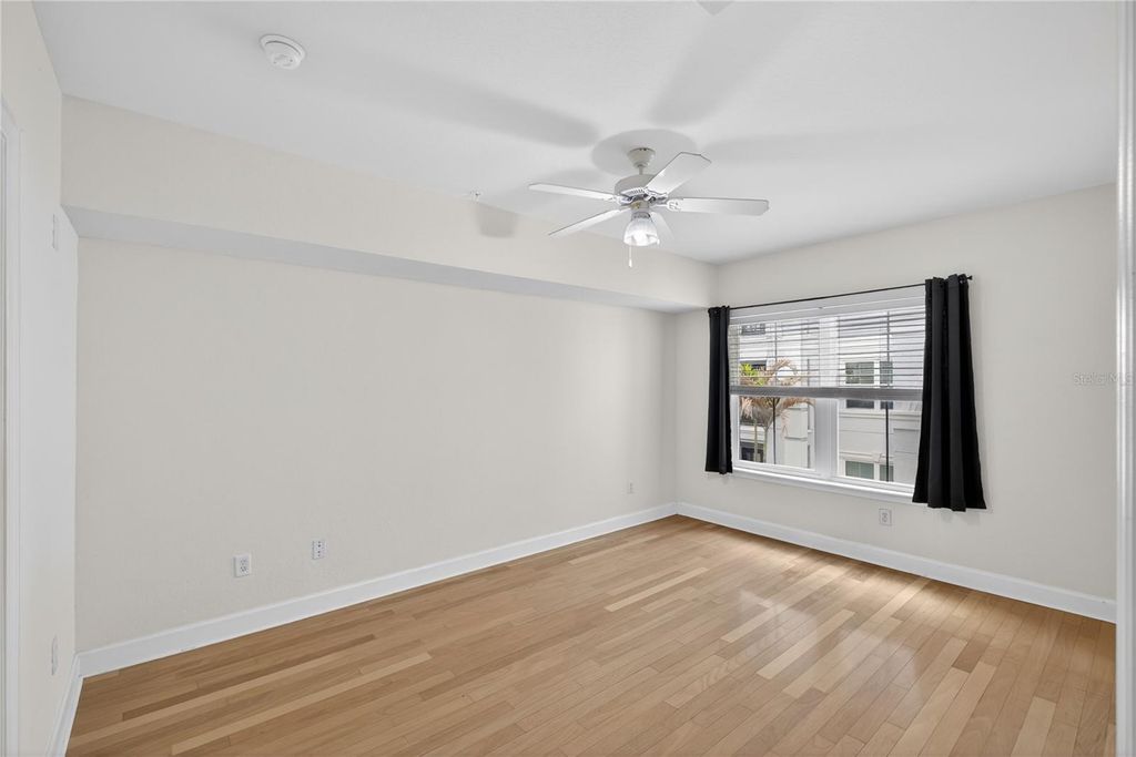 Image 14 of property listing at 300 E SOUTH STREET 2014, Orlando, FL 32801