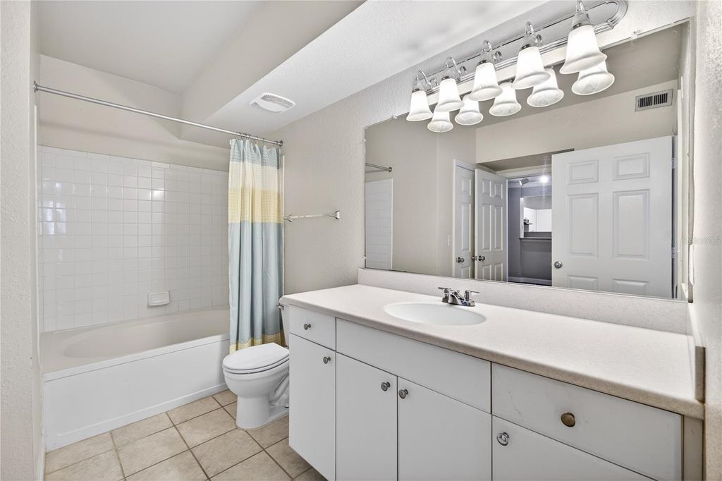 Image 15 of property listing at 300 E SOUTH STREET 2014, Orlando, FL 32801