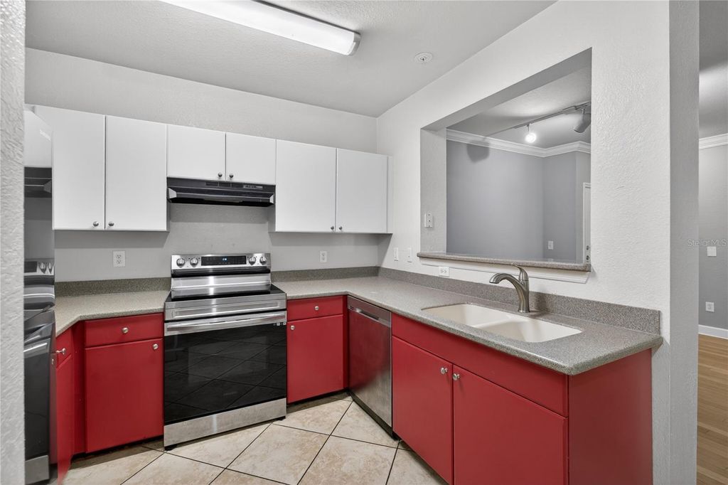 Image 3 of property listing at 300 E SOUTH STREET 2014, Orlando, FL 32801