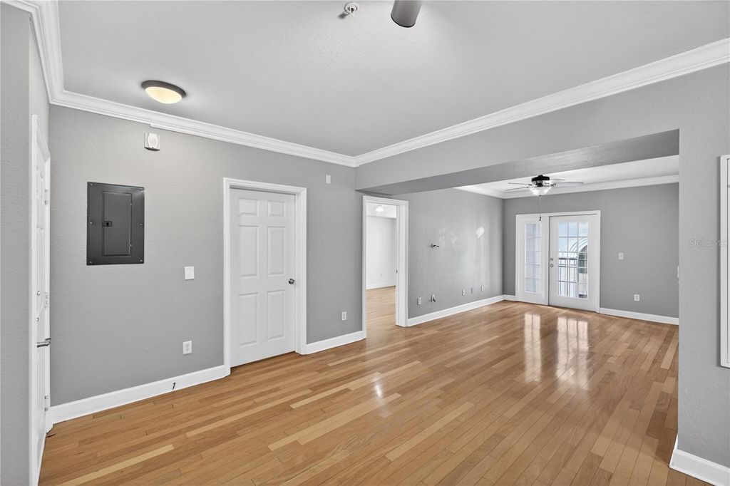 Image 7 of property listing at 300 E SOUTH STREET 2014, Orlando, FL 32801