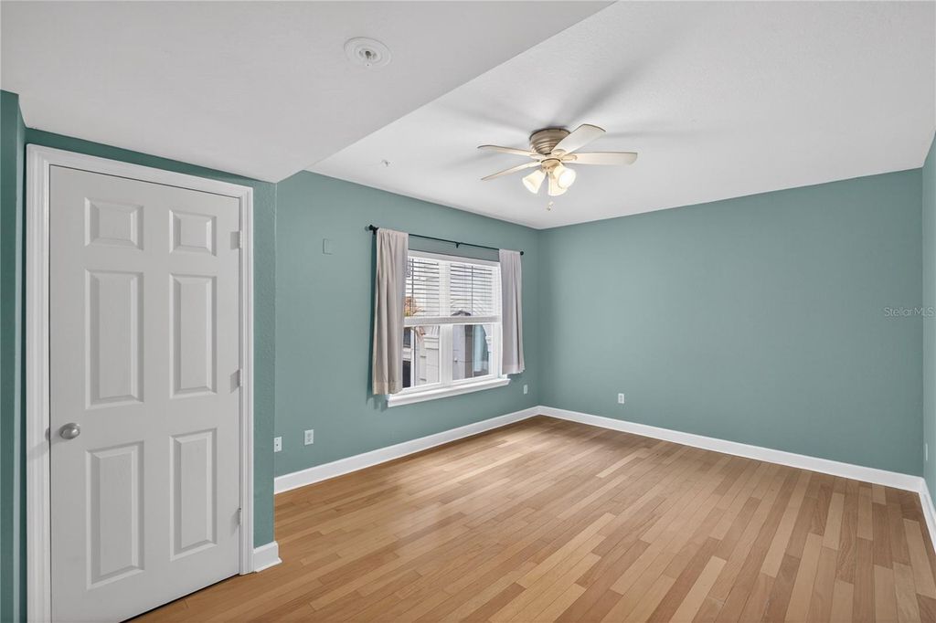 Image 10 of property listing at 300 E SOUTH STREET 2014, Orlando, FL 32801