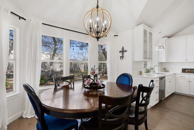 5700 Travis Green LN, Austin, TX 78735