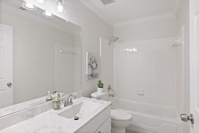 5700 Travis Green LN, Austin, TX 78735