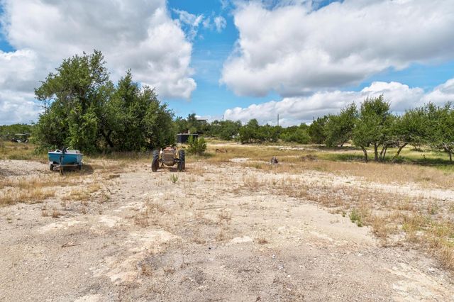 501 Twin Oaks TRL, Dripping Springs, TX 78620