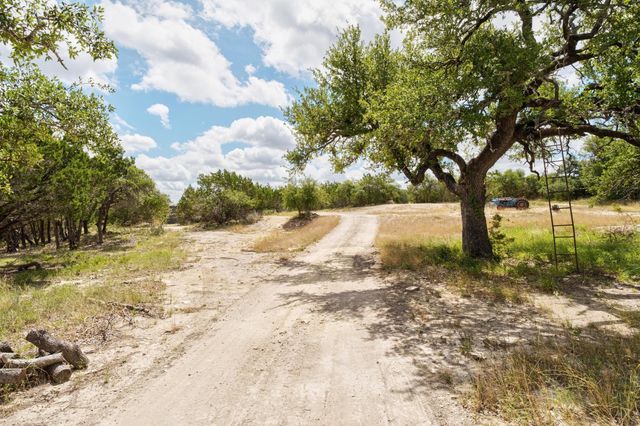 501 Twin Oaks TRL, Dripping Springs, TX 78620