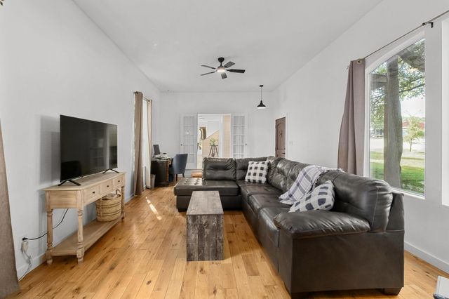 501 Twin Oaks TRL, Dripping Springs, TX 78620