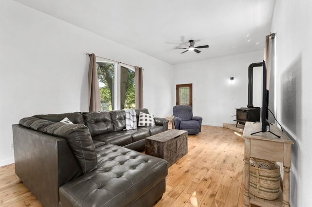 501 Twin Oaks TRL, Dripping Springs, TX 78620