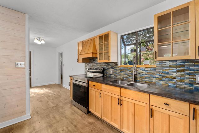 501 Twin Oaks TRL, Dripping Springs, TX 78620