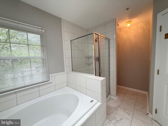 8 DIAMOND HILL CT, Germantown, MD 20874