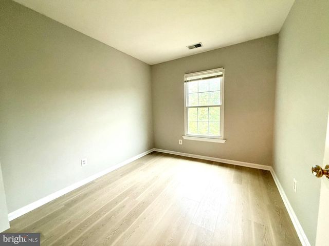 8 DIAMOND HILL CT, Germantown, MD 20874