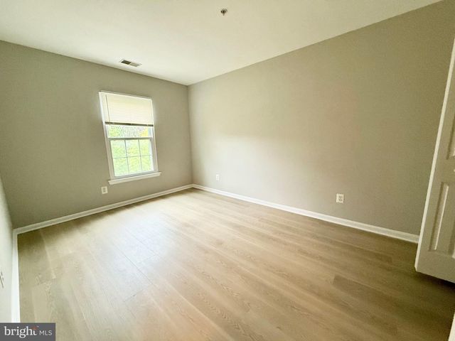 8 DIAMOND HILL CT, Germantown, MD 20874