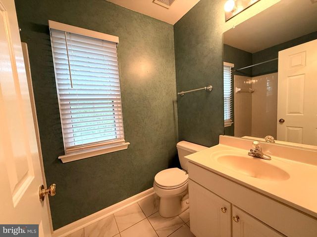 8 DIAMOND HILL CT, Germantown, MD 20874