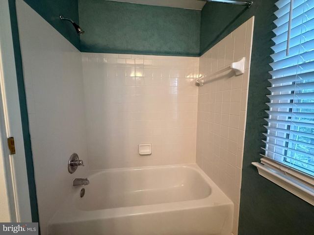 8 DIAMOND HILL CT, Germantown, MD 20874