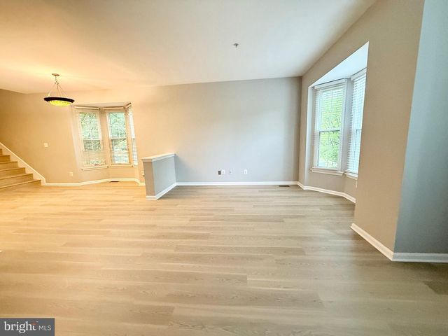 8 DIAMOND HILL CT, Germantown, MD 20874