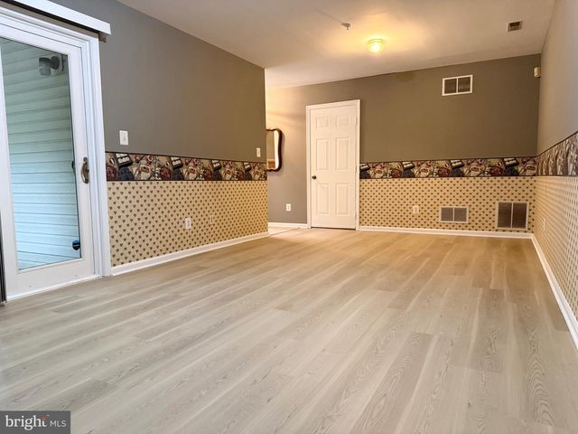 8 DIAMOND HILL CT, Germantown, MD 20874