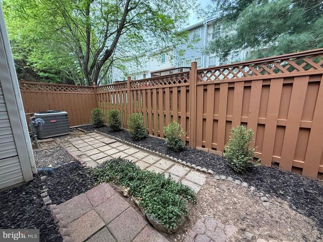 8 DIAMOND HILL CT, Germantown, MD 20874
