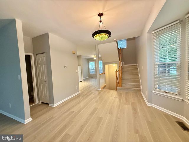 8 DIAMOND HILL CT, Germantown, MD 20874