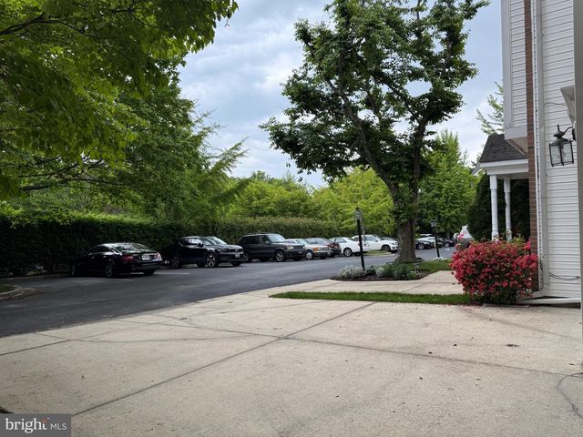 8 DIAMOND HILL CT, Germantown, MD 20874