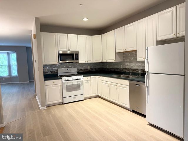 8 DIAMOND HILL CT, Germantown, MD 20874