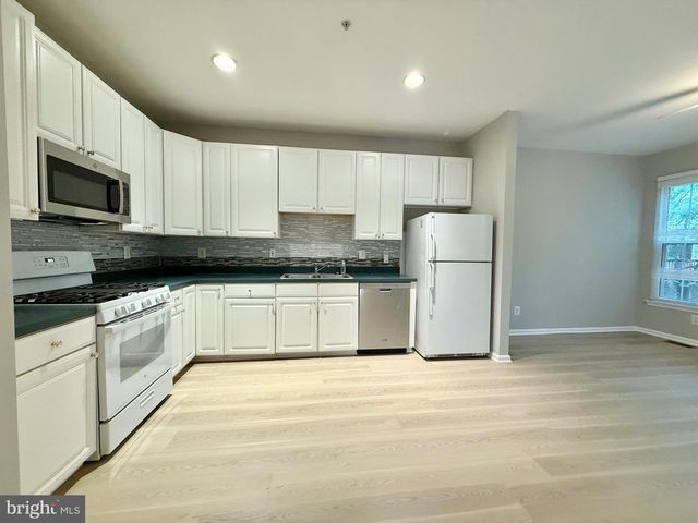 8 DIAMOND HILL CT, Germantown, MD 20874