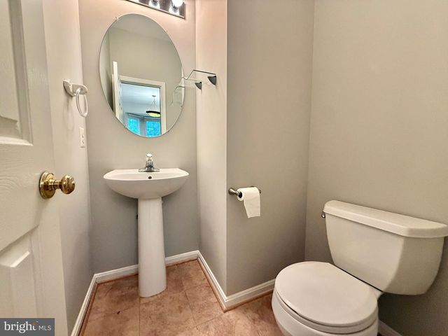 8 DIAMOND HILL CT, Germantown, MD 20874