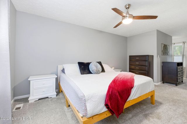 10208 El Ventoso Ct, Louisville, KY 40291