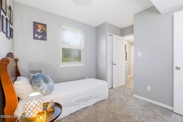10208 El Ventoso Ct, Louisville, KY 40291