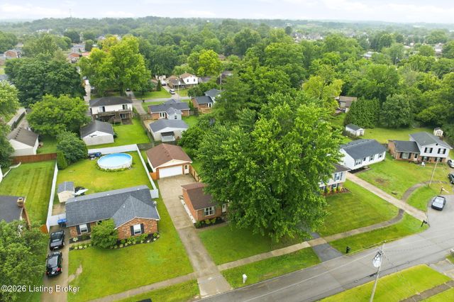 10208 El Ventoso Ct, Louisville, KY 40291