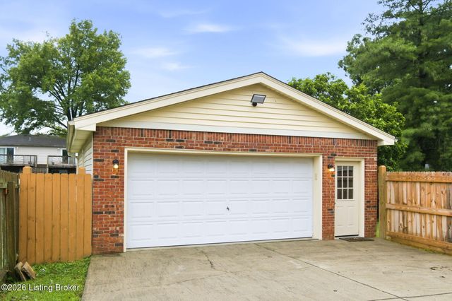 10208 El Ventoso Ct, Louisville, KY 40291