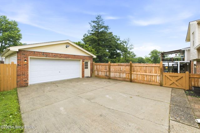 10208 El Ventoso Ct, Louisville, KY 40291