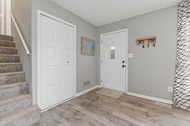 10208 El Ventoso Ct, Louisville, KY 40291