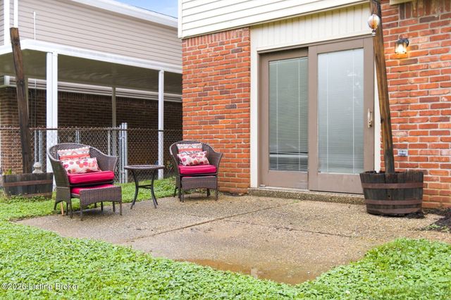 10208 El Ventoso Ct, Louisville, KY 40291