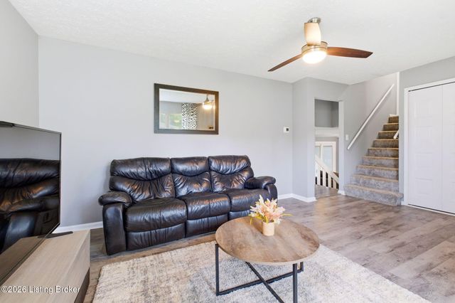 10208 El Ventoso Ct, Louisville, KY 40291