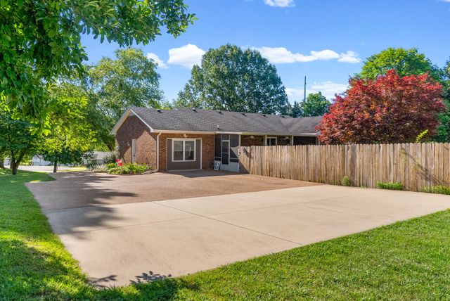 4003 S Windsor Ct, Springfield, TN 37172