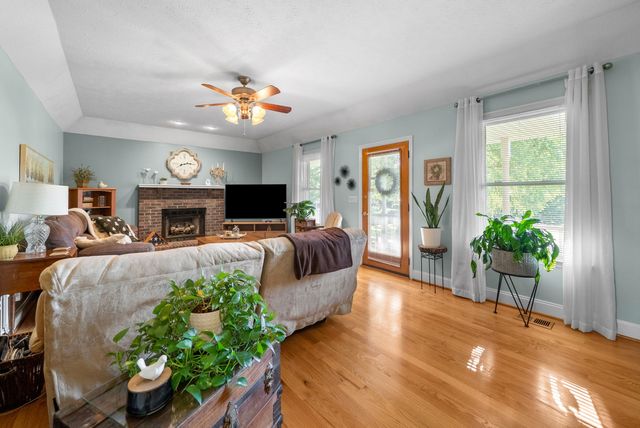 4003 S Windsor Ct, Springfield, TN 37172