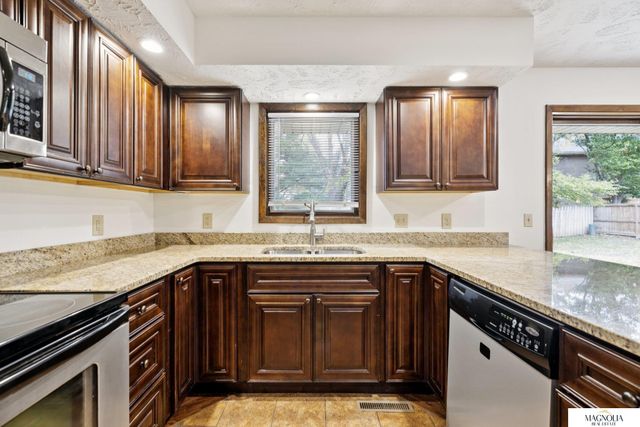 5800 Berkeley Drive, Lincoln, NE 68512