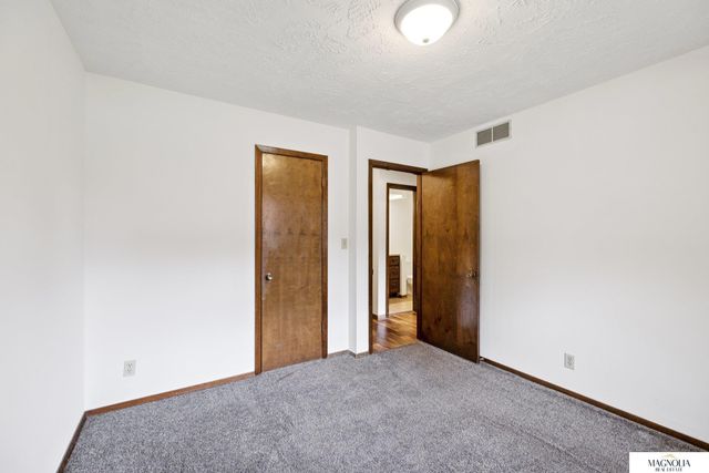 5800 Berkeley Drive, Lincoln, NE 68512