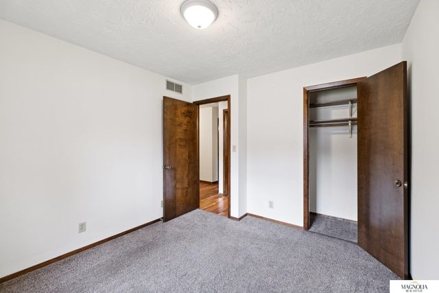 5800 Berkeley Drive, Lincoln, NE 68512