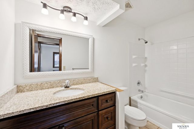 5800 Berkeley Drive, Lincoln, NE 68512