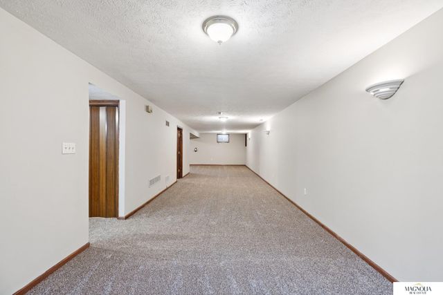 5800 Berkeley Drive, Lincoln, NE 68512