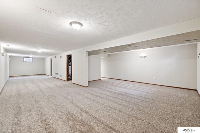 5800 Berkeley Drive, Lincoln, NE 68512