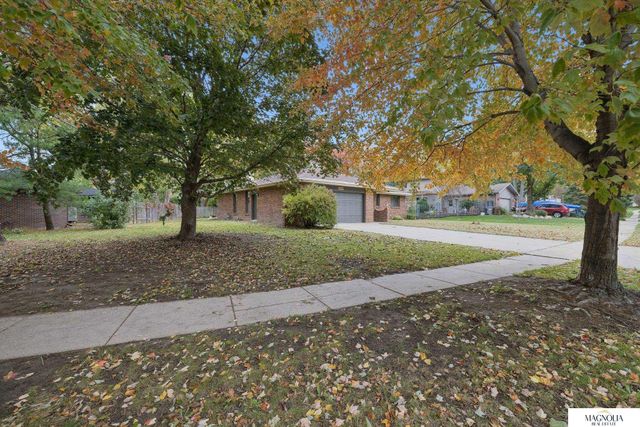 5800 Berkeley Drive, Lincoln, NE 68512