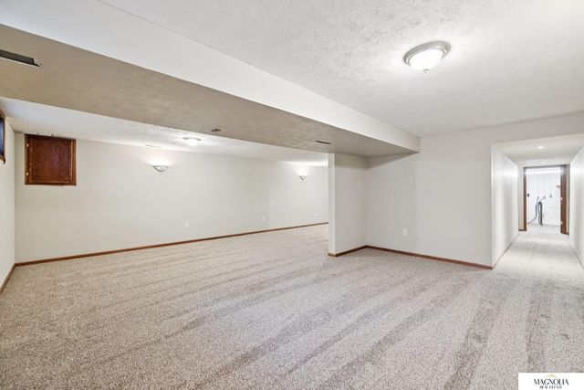 5800 Berkeley Drive, Lincoln, NE 68512