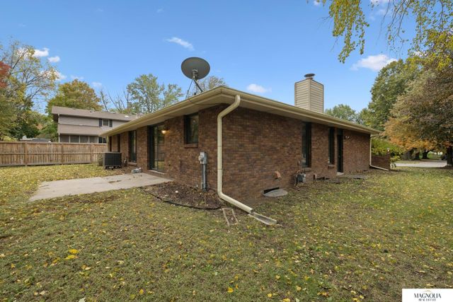 5800 Berkeley Drive, Lincoln, NE 68512