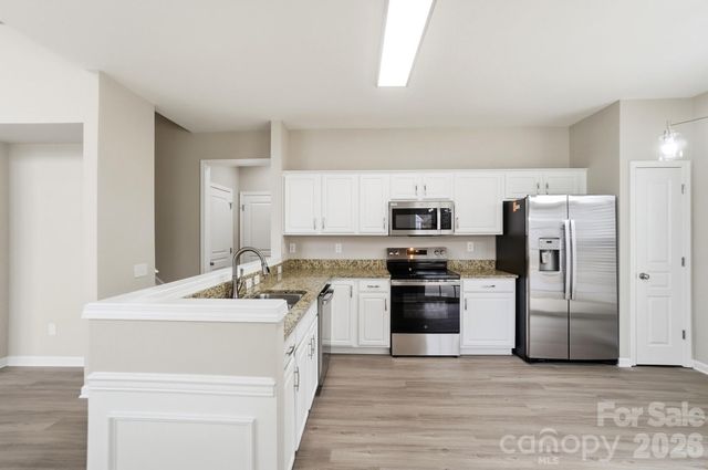 8835 Kestral Ridge Drive, Charlotte, NC 28269